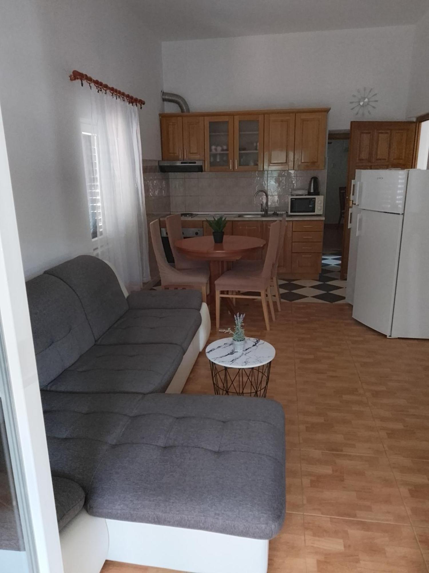 Apartments Ivana 로비스테 외부 사진